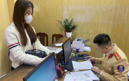 Nữ tài xế xe tải nộp phạt hơn 100 triệu đồng vì 7 lần vượt đèn đỏ