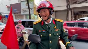 Hành trình vượt 1.300km bằng xe máy của Cựu Chiến Binh 76 tuổi và tinh thần dân tộc không hề phai mờ