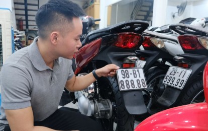 Sốc: Biển số xe máy 50AA-888.88 trúng đấu giá kỷ lục hơn 1,4 tỷ đồng!