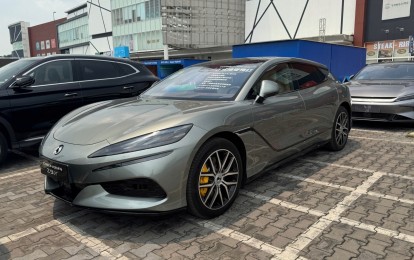 Bộ đôi xe sang BYD Yangwang U8 và Denza Z9 GT gây chú ý khi lần đầu xuất hiện tại Bình Dương