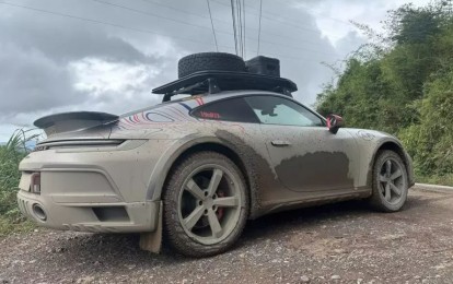Hành trình vượt khổ của Porsche 911 Dakar đến từ Hải Phòng vượt địa hình 'lội bùn' 96km tại Lào