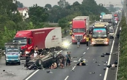 Tai nạn nghiêm trọng trên cao tốc Hà Nội – Ninh Bình: Xe 7 chỗ nổ lốp, lật ngửa va chạm xe khách, 1 người tử vong