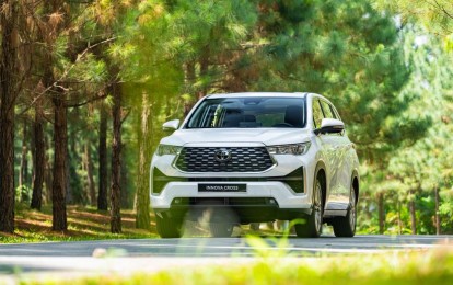 Top 5 ô tô hybrid bán chạy nhất tháng 6: XL7 vượt mặt Camry và CR-V