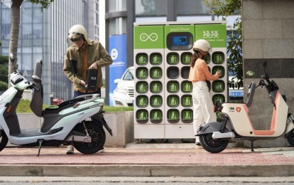 2 giải pháp dành cho người đi xe máy điện không cần chờ sạc pin trên thế giới
