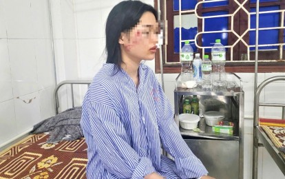 Hành khách bật khóc, kể lại giây phút kinh hoàng trong vụ lật xe khách tại Hà Tĩnh