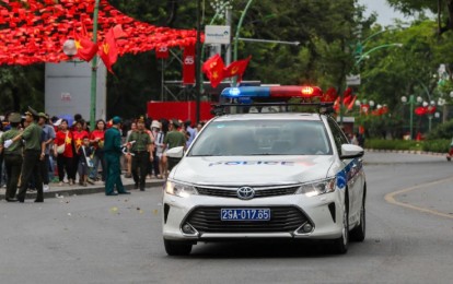 CSGT Hà Nội mở đường thần tốc, cứu cháu bé co giật giữa giờ cao điểm chuẩn bị A80