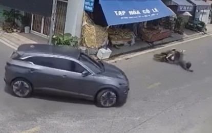Pha va chạm giữa ô điện VinFast và xe máy khiến cộng đồng mạng Việt Nam ‘rối trí’