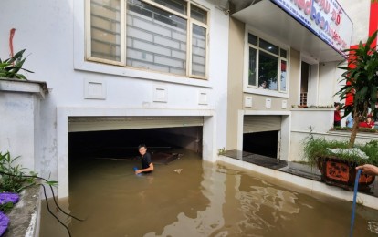 Nhiều chủ xe khẩn trương tìm biện pháp bảo vệ ô tô chống siêu bão Yagi