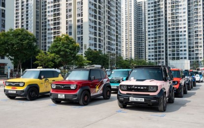 Hàng trăm xe VinFast VF 3 khoe sắc 'đốt cháy' bầu không khí 3 miền