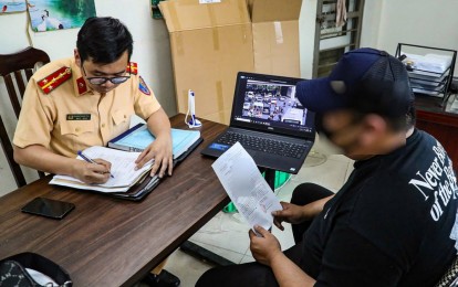 Hà Nội tăng phạt nguội xe máy: Vượt đèn đỏ, không đội mũ bảo hiểm đều bị 'soi'