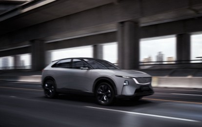 Mazda EZ-60 ra mắt: Thiết kế thể thao, có cả cấu hình hybrid và thuần điện
