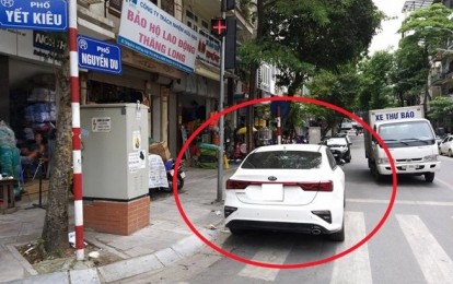Mức phạt dành cho hành vi dừng, đỗ ô tô ngược chiều theo quy định mới