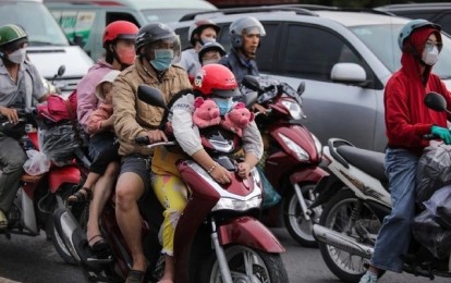 Khi nào được chở hai người trên xe máy mà không bị xử phạt?