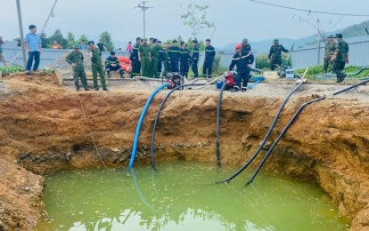 Bắc Kạn: Tìm phương án thay thế sau khi tạm dừng hút nước trong 'hố tử thần' do nguy cơ sụt lún