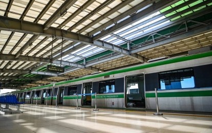 Ga dột, kính vỡ, điều hòa chảy nước: Tuyến metro Cát Linh - Hà Đông xuống cấp sau ba năm hoạt động