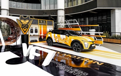 VinFast VF 7 khuấy động Hà Nội với bản độ giới hạn tại sự kiện 'Art in Motion'