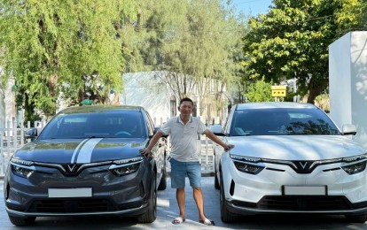 Sắm 2 chiếc VF 8 mới tinh, chủ xe khẳng định: 'Giá chưa đến 1 tỷ đồng mà vượt cả mong đợi'