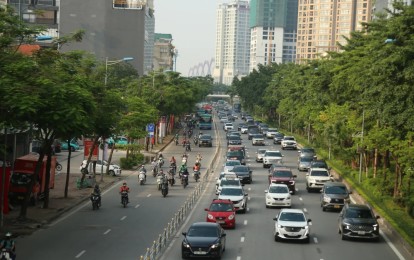 Tuyến Võ Chí Công chính thức phân làn cứng: Ô tô không được dừng đỗ trước và sau nút giao 50m