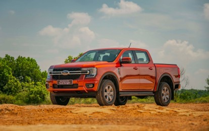 Ford Ranger bán gần bằng tất cả đối thủ cộng lại, Triton vượt mặt Hilux lần nữa