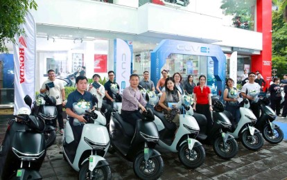 Những chiếc xe máy điện Honda CUV e: đầu tiên được bàn giao đến khách hàng thuê xe