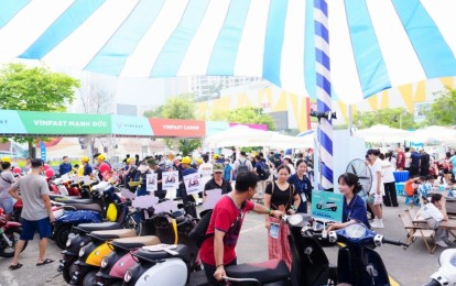 Người dân ùn ùn đổi xe máy xăng lấy xe máy điện, xe cũ được các hãng xử lý thế nào?
