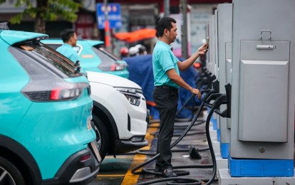 Người dùng phản ứng ra sao khi VinFast giảm thời gian miễn phí đỗ xe sau khi sạc đầy?