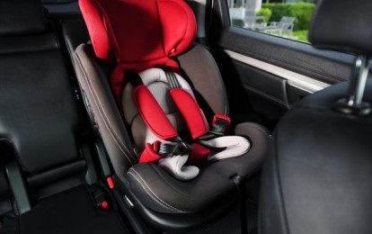 Từ 2026, ô tô chở trẻ em phải có thiết bị an toàn: Chọn loại nào phù hợp từng độ tuổi?