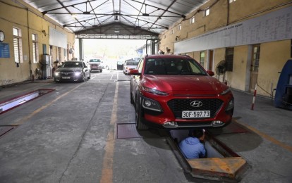 Ô tô rớt đăng kiểm, quay lại kiểm định ngay trong ngày cũng phải nộp phí phụ thu