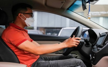 Mẹo nhỏ giúp người mới lái xe số tự động tránh đạp nhầm chân ga, chân phanh