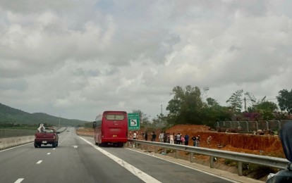 Làn khẩn cấp trên cao tốc không phải chỗ nghỉ tạm của tài xế