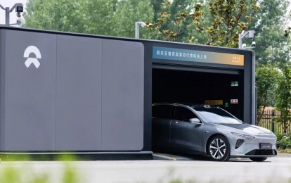 Đổi pin nhanh hơn cả đổ xăng? Một hãng xe điện Trung Quốc này đang thực hiện điều đó