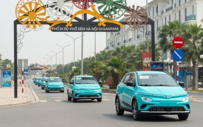 Hà Nội triển khai lộ trình chuyển đổi 100% taxi chạy xăng, dầu sang xe điện