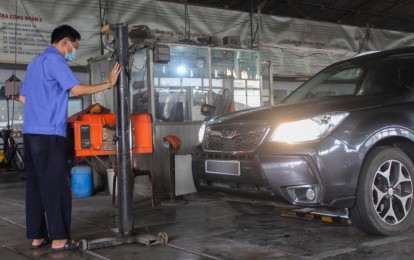 Vì sao kiểm định khí thải xe dầu phải 'đạp hết chân ga'? Cục Đăng kiểm lên tiếng