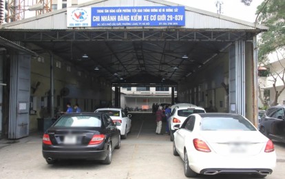 Một số chủ xe máy dầu phải ký cam kết khi kiểm định khí thải: Cục Đăng kiểm Việt Nam nói gì?