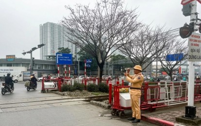 Những lỗi người lái ô tô, xe máy thường mắc khi đi qua đường sắt