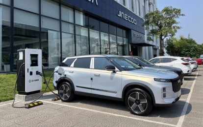 Ô tô điện tăng trưởng mạnh tại Việt Nam, trạm sạc trở thành 'vũ khí chiến lược' của các hãng