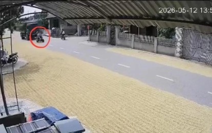 'Biến' lề đường, lòng đường thành sân phơi, người dân có thể bị xử phạt thế nào?