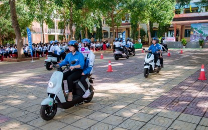 Phạt tiền người dưới 18 tuổi đi mô tô, hiểu thế nào cho đúng?