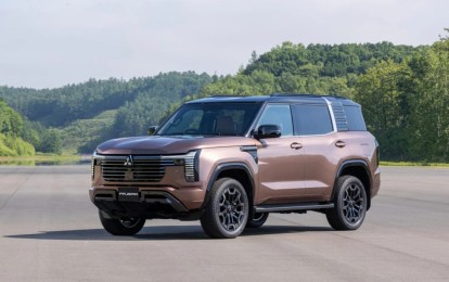 Mitsubishi Pajero thế hệ mới công bố giá bán, cạnh tranh Toyota Land Cruiser Prado
