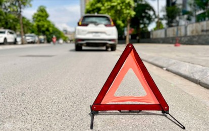 3 thiết bị cảnh báo tài xế nên có sẵn phòng trường hợp ô tô gặp sự cố trên cao tốc