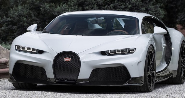 'Hoa mắt' với phí để 'nuôi' một chiếc siêu xe Bugatti Chiron Pur Sport