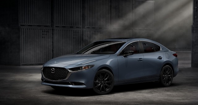 Mazda 3 2022 tăng giá, bổ sung thêm phiên bản Carbon Edition