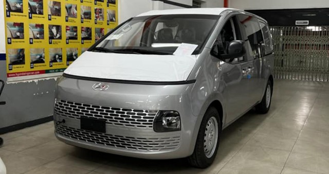 Hyundai Staria 2022 đã chính thức về đại lý Việt Nam, thay thế 'đàn anh' Starex