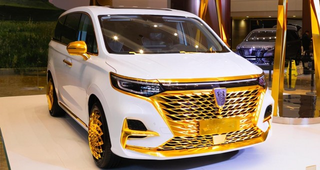 Độc đáo chiếc xe mạ vàng của Trung Quốc, choáng ngợp ngay từ 'cái nhìn đầu tiên'