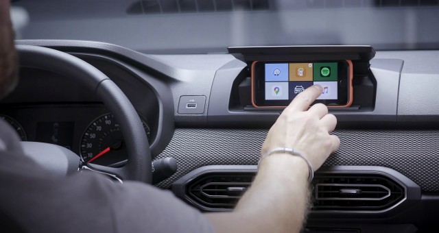 Đây là cách mà chiếc điện thoại thông minh của bạn trở thành một màn hình giải trí trong chiếc Dacia Sandero