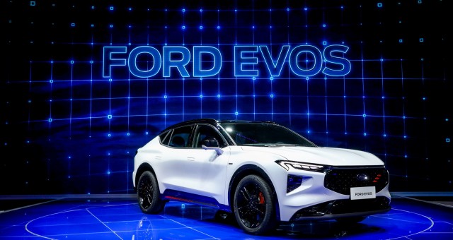 Ford Evos 2021: SUV coupe công nghệ với màn hình kéo dài 1,1 m