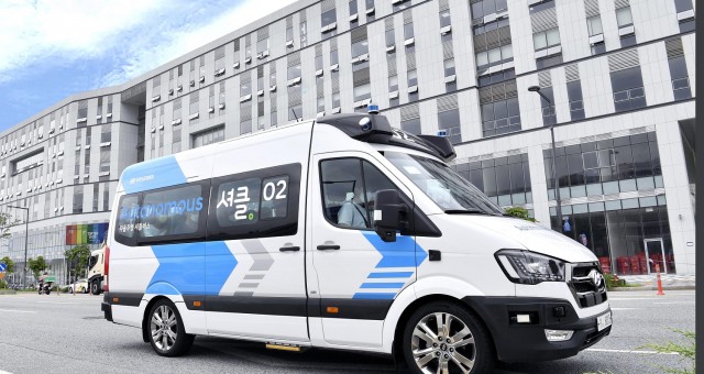 Hyundai triển khai thí điểm dịch vụ 'Robo Shuttle' - xe đưa đón không người lái đầu tiên bằng công nghệ AI