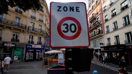 Thị trưởng Paris áp đặt giới hạn tốc độ 30km/h trên nhiều tuyến đường của thành phố