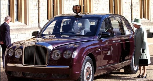 Chiêm ngưỡng bộ sưu tập xe hơi đắt giá của Nữ hoàng Anh Elizabeth II