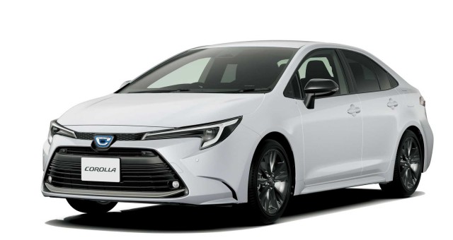 Toyota Corolla 2023 ra mắt: Đổi logo, nâng cấp động cơ hybrid